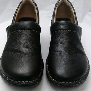 Born Size 8 Black Slip-ons